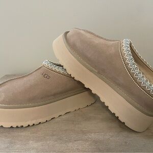 UGG Women's Sand Platform Slippers